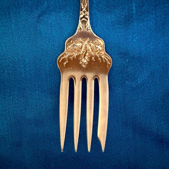 GORGEOUS! CHARTER OAK Roger Bros Meat or Serving Fork 1906 Silverplate - Picture 3 of 12